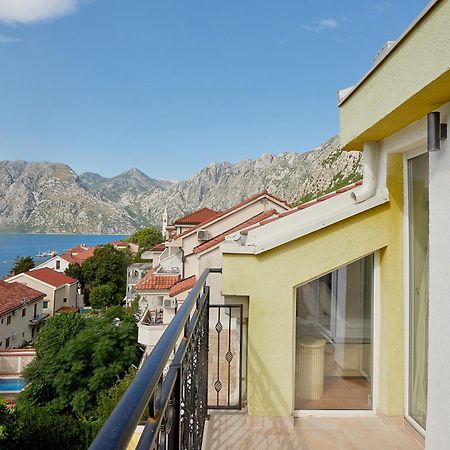 2Montenegro Mimoza Apartments Dobrota Bagian luar foto