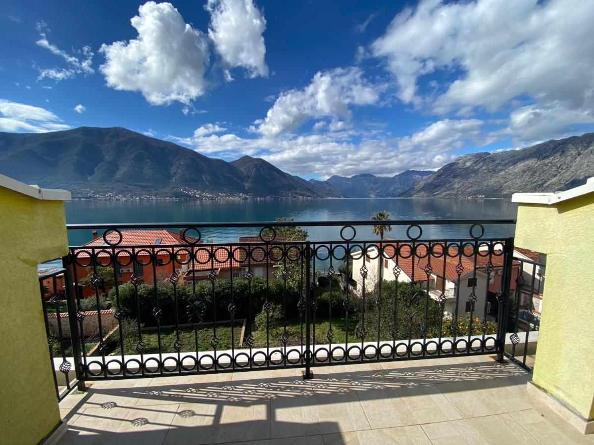 2Montenegro Mimoza Apartments Dobrota Bagian luar foto