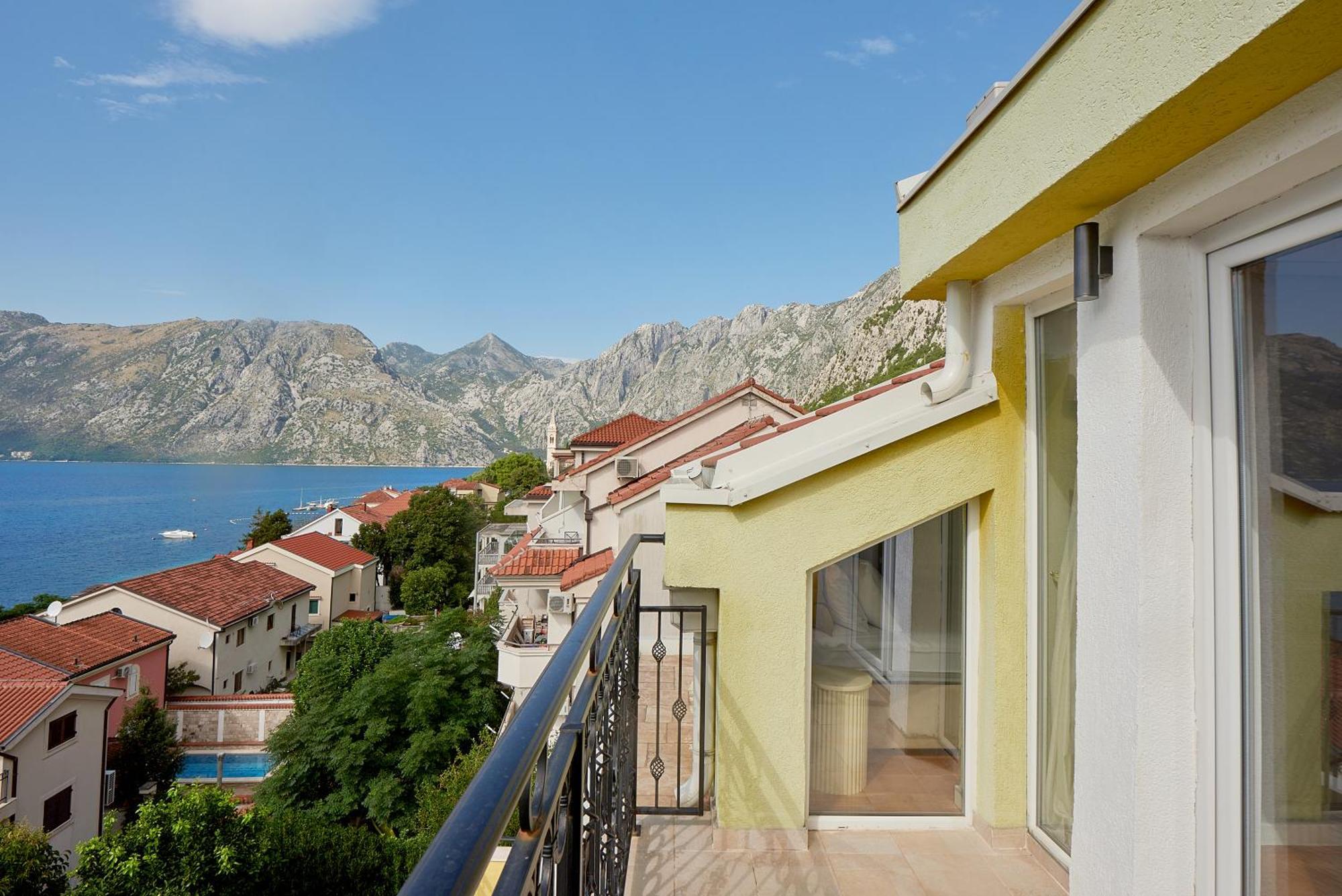 2Montenegro Mimoza Apartments Dobrota Bagian luar foto
