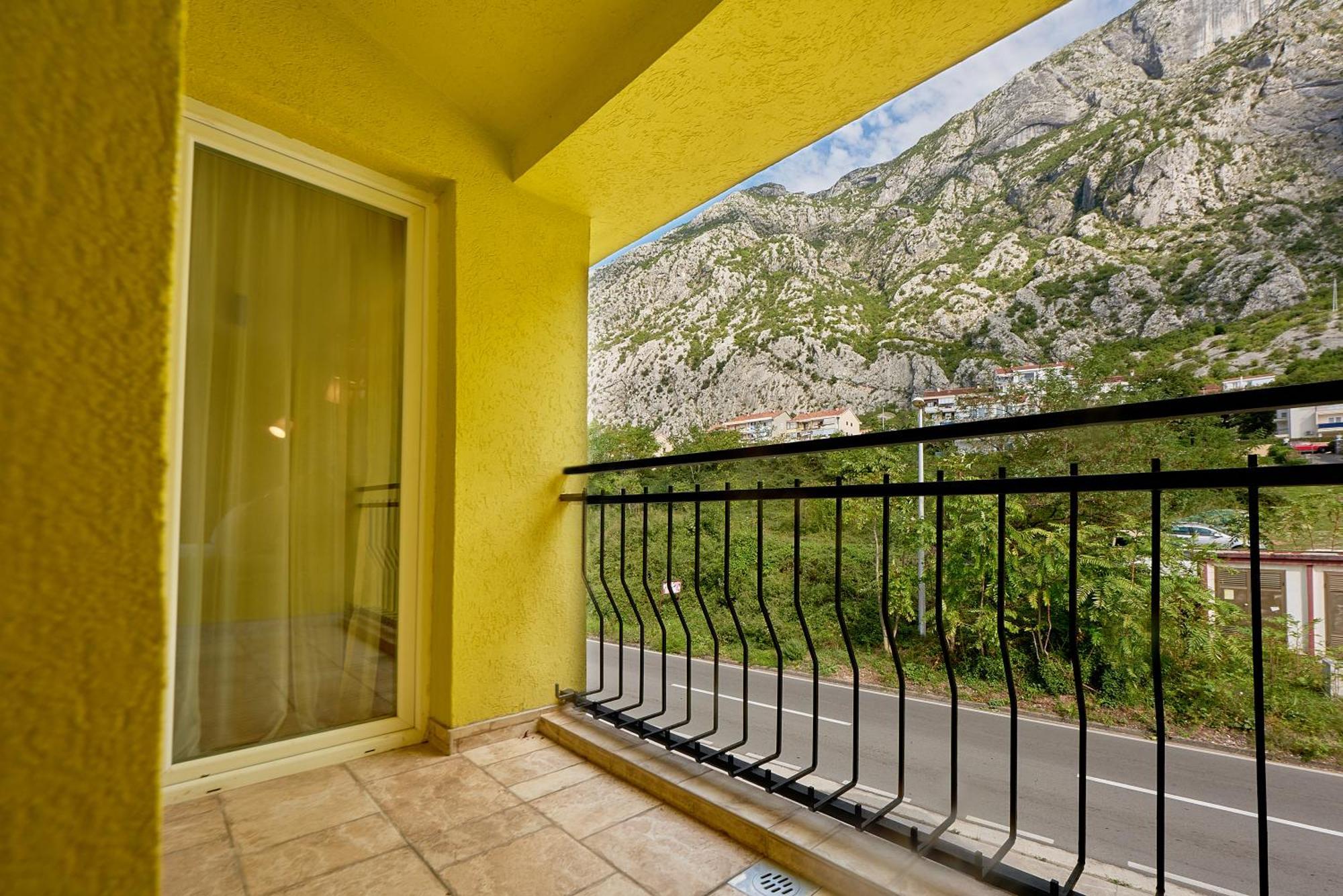 2Montenegro Mimoza Apartments Dobrota Bagian luar foto