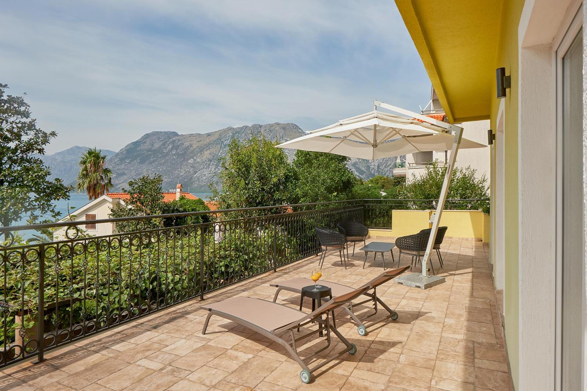 2Montenegro Mimoza Apartments Dobrota Bagian luar foto