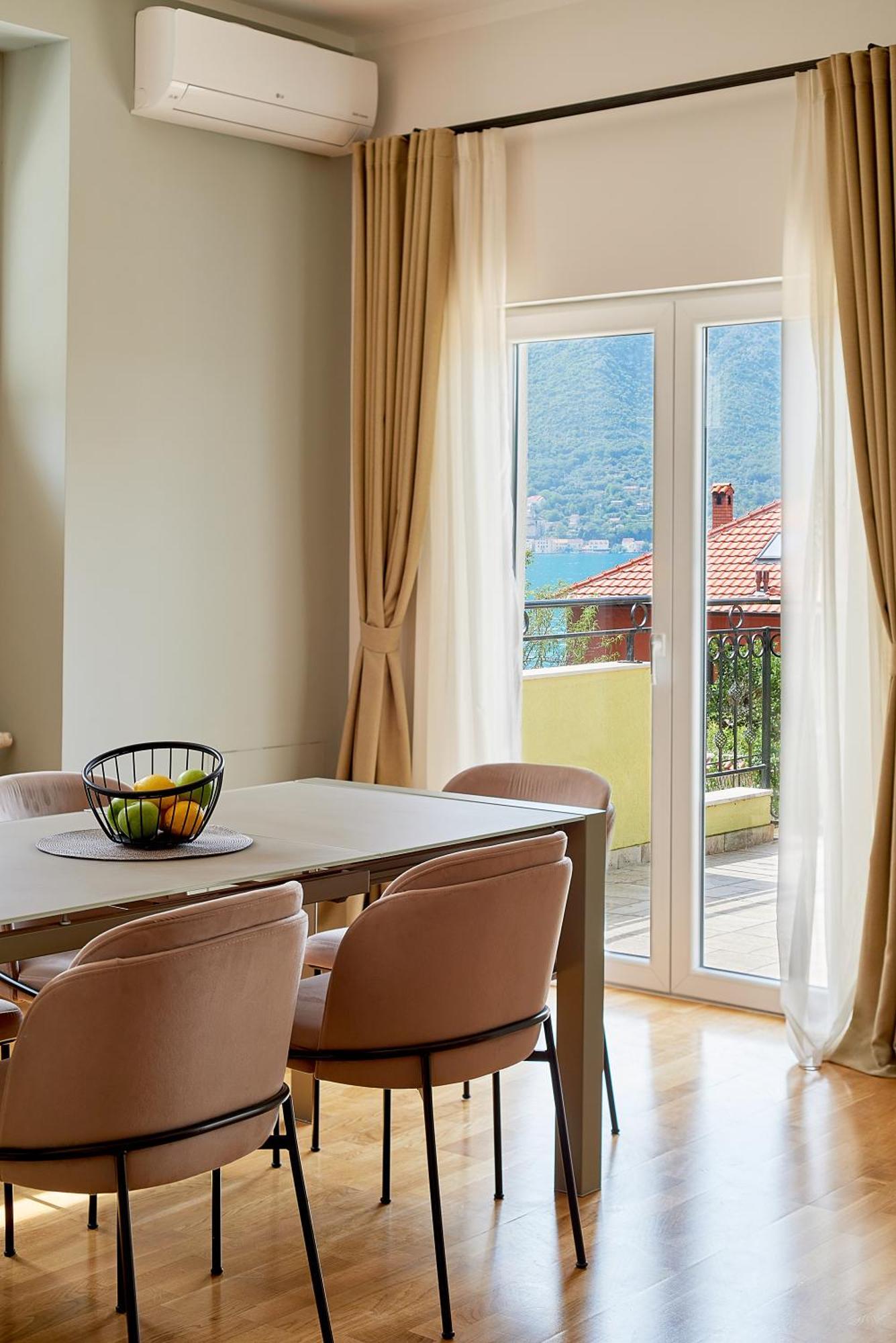 2Montenegro Mimoza Apartments Dobrota Bagian luar foto