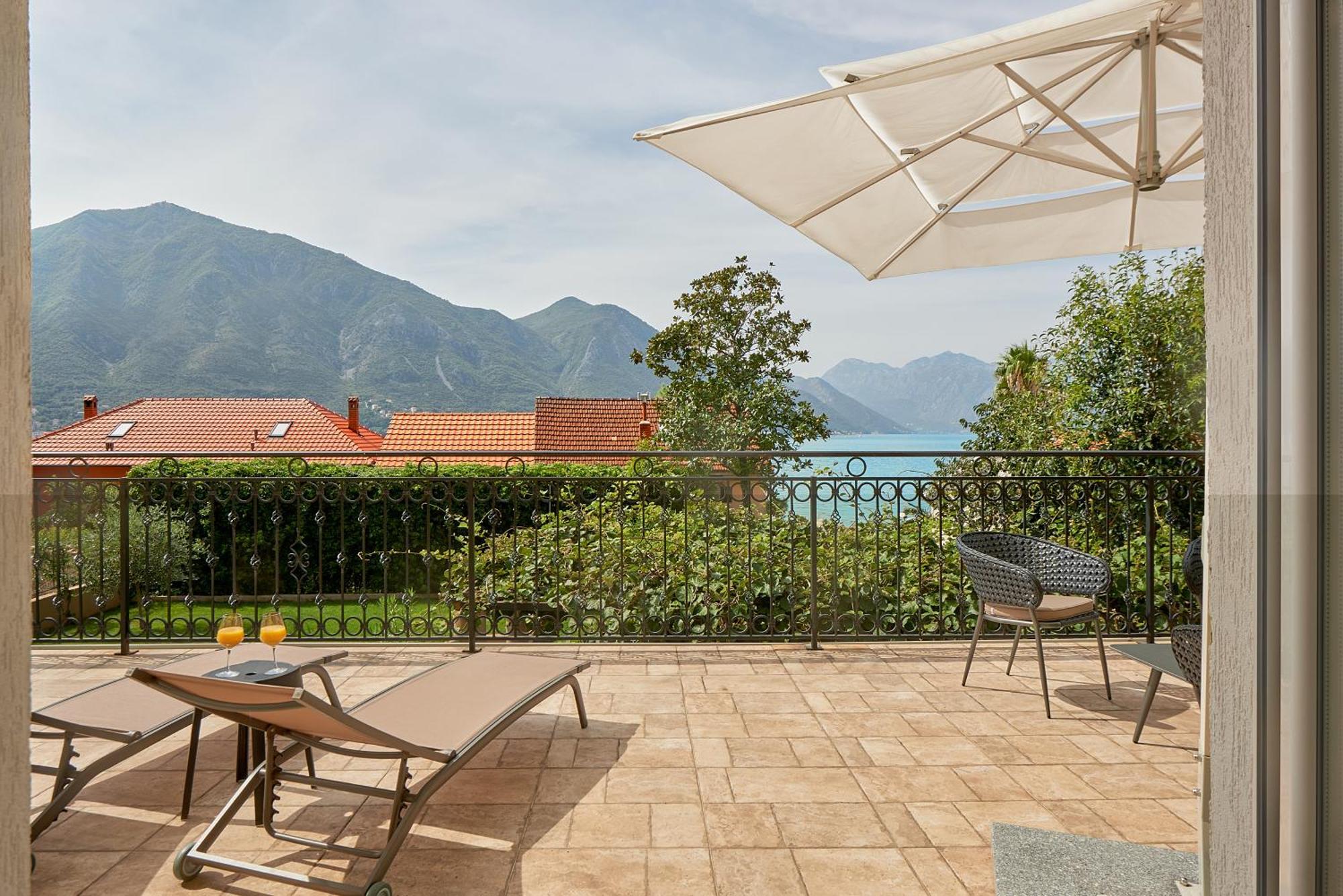 2Montenegro Mimoza Apartments Dobrota Bagian luar foto