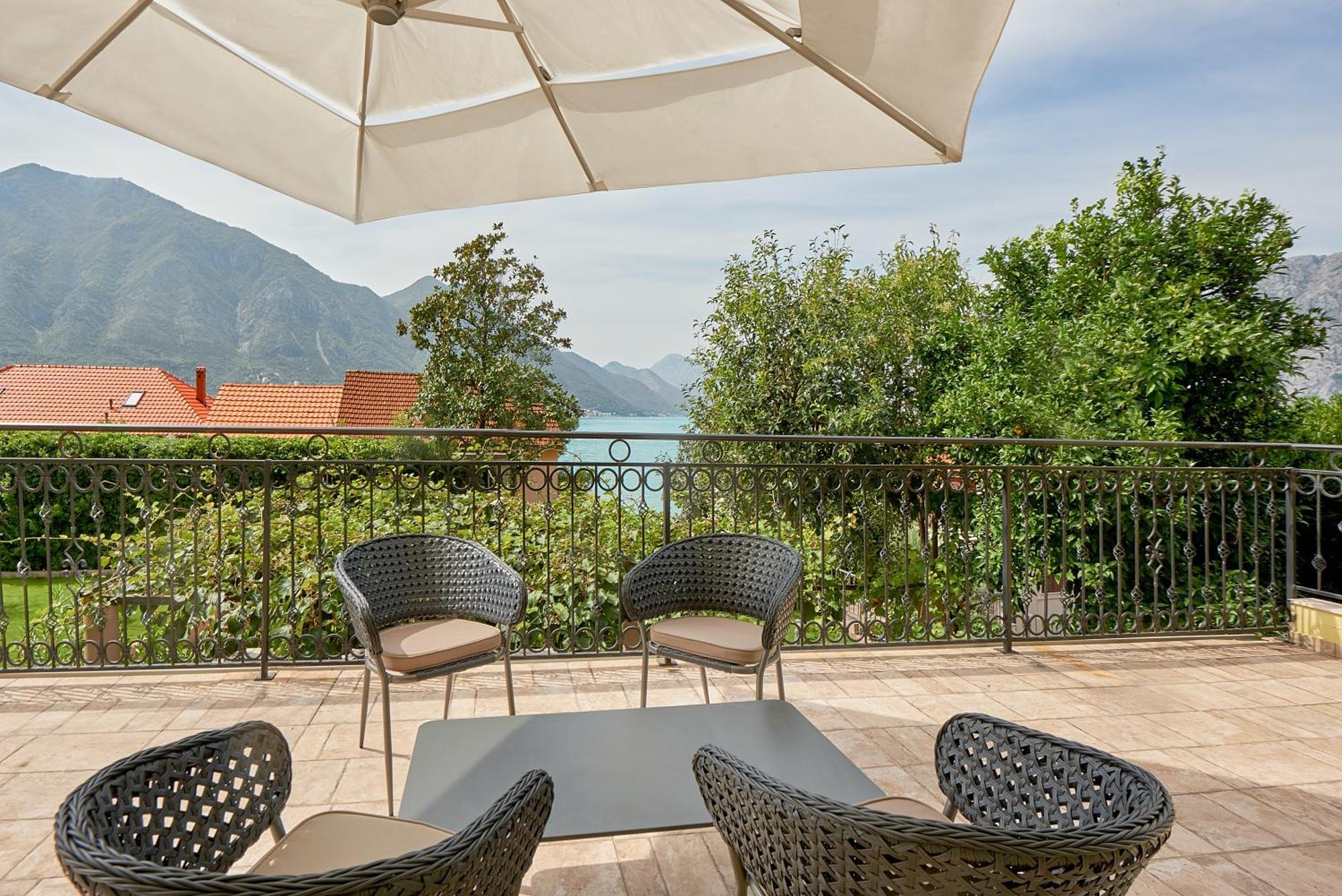 2Montenegro Mimoza Apartments Dobrota Bagian luar foto