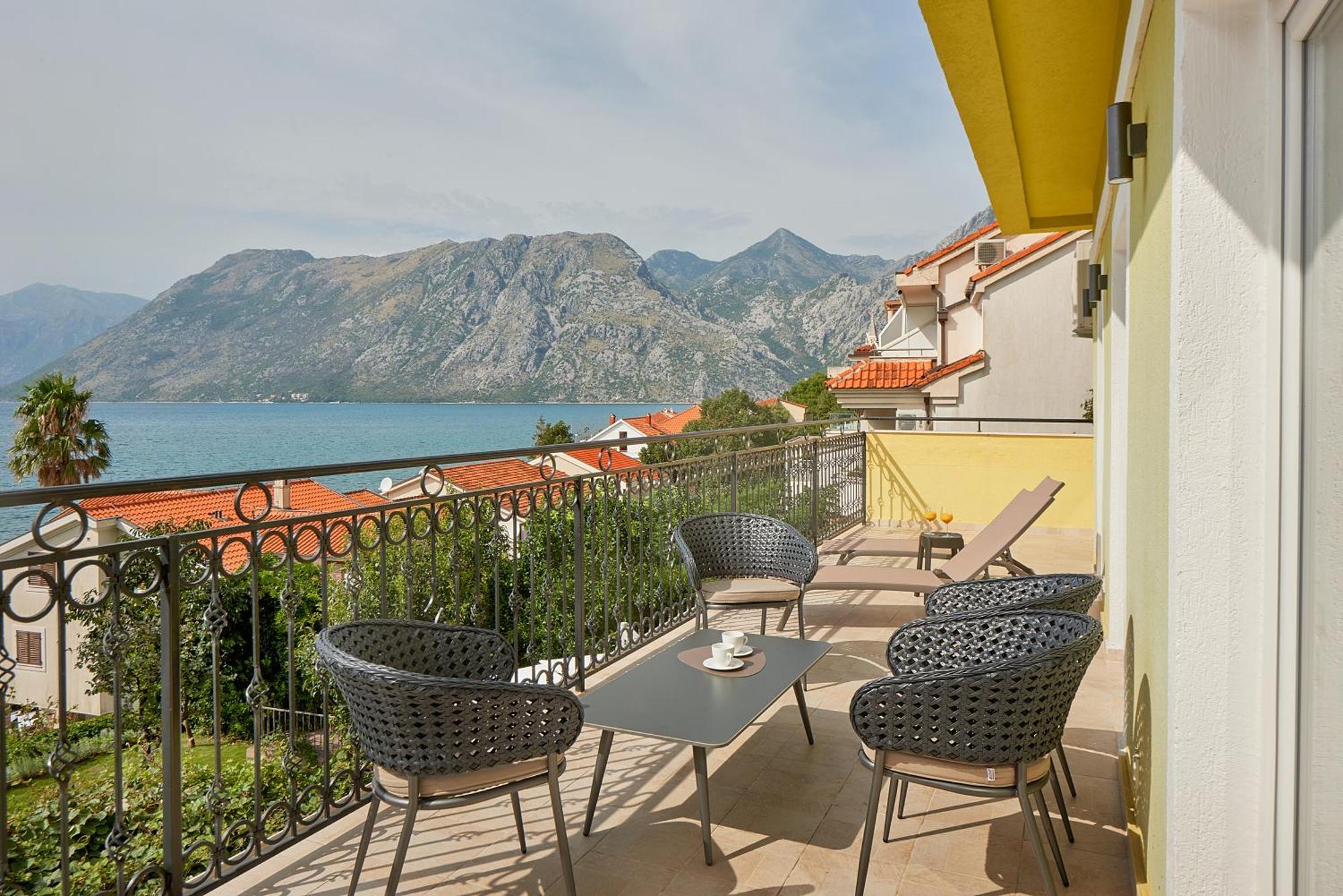 2Montenegro Mimoza Apartments Dobrota Bagian luar foto