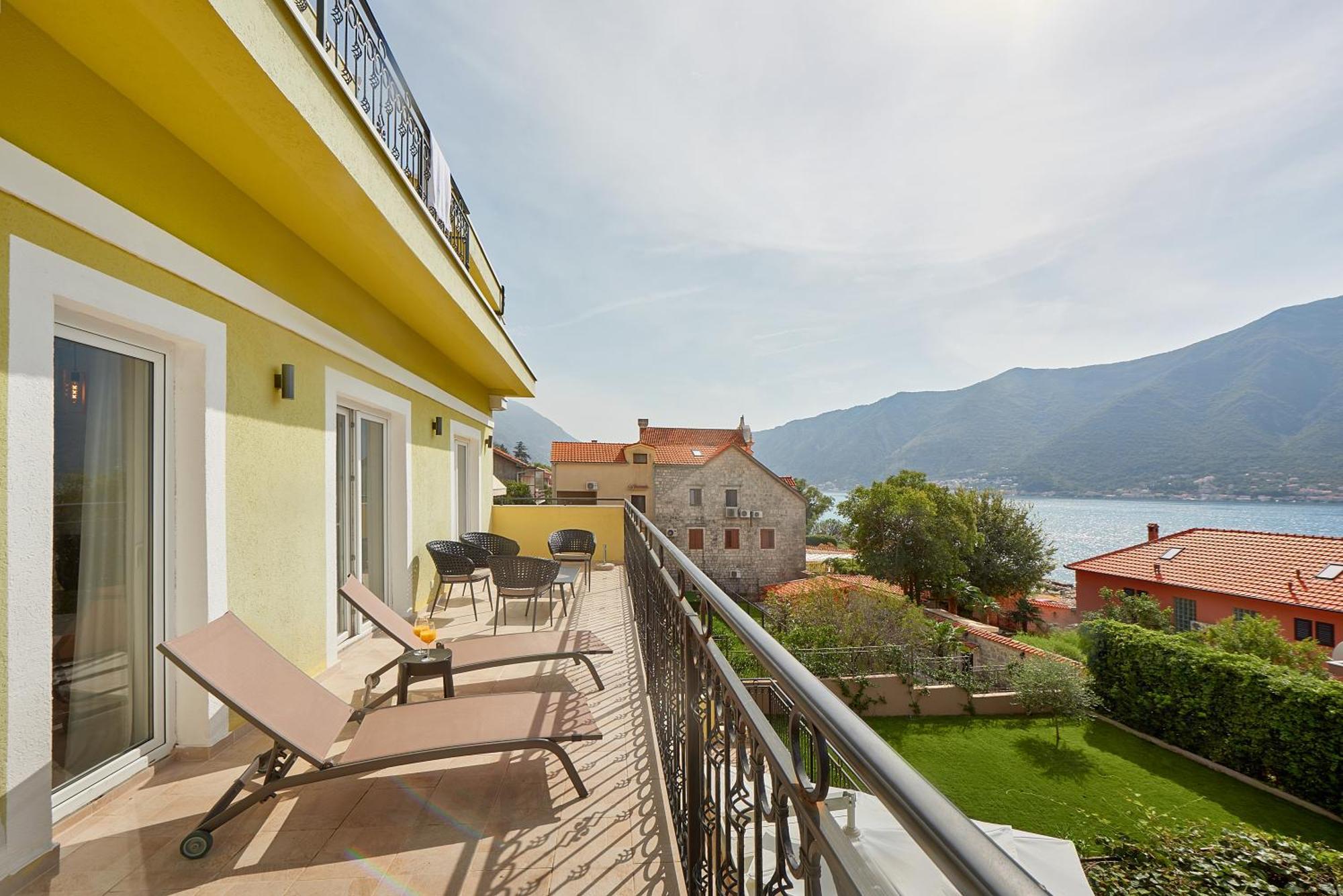 2Montenegro Mimoza Apartments Dobrota Bagian luar foto